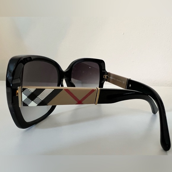 Burberry Oversized black Sunglasses- Authentic - Picture 5 of 7